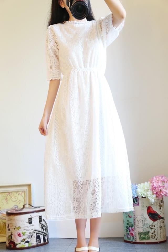  (White dresses) 